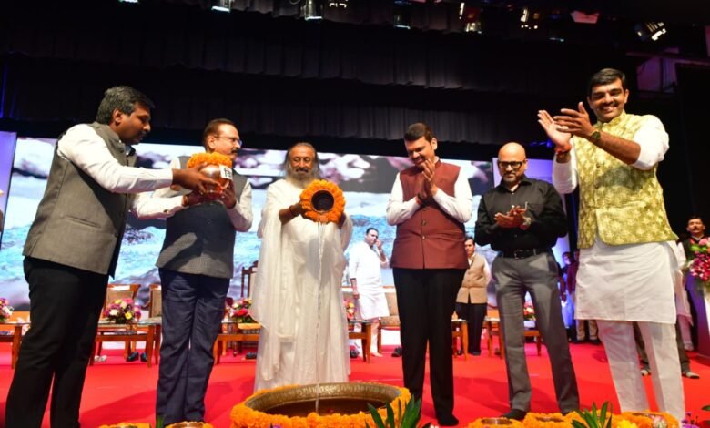 Journalists and politicians are not enemies, they are well-wishers of democracy – Chief Minister Devendra Fadnavis