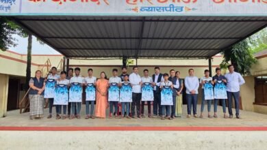 Prashant Dada Bhagwat Sport Foundation distributes T-shirts to Pragati Vidyamandir players